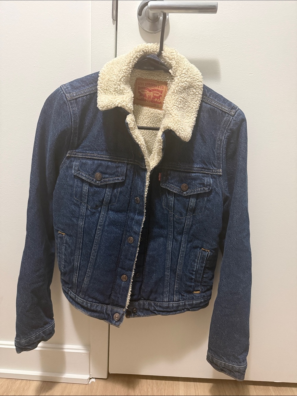 Levi's Dark Blue Sherpa-Lined Denim Jacket with Cream Collar